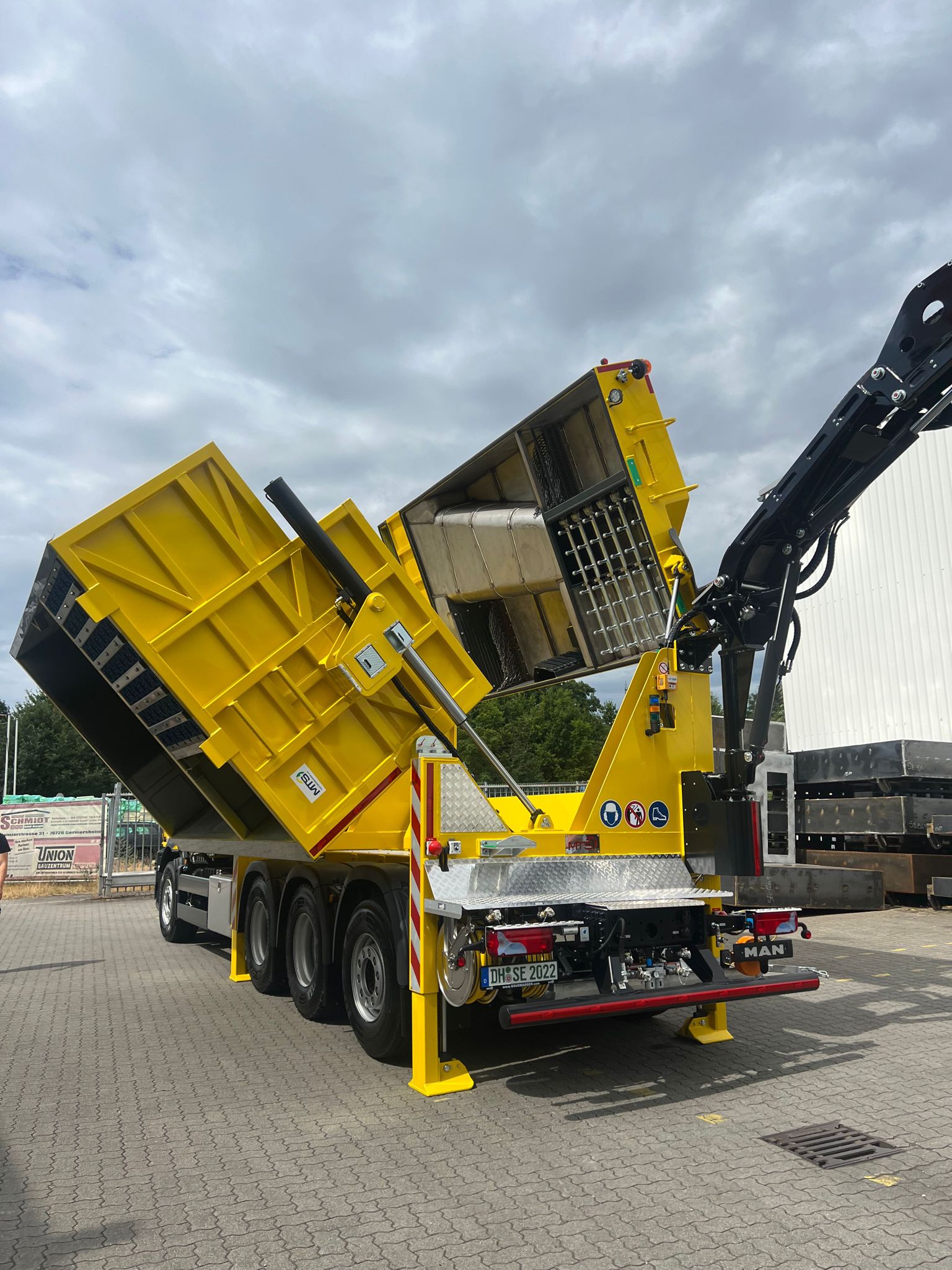 MSD Saugbagger, hinten links